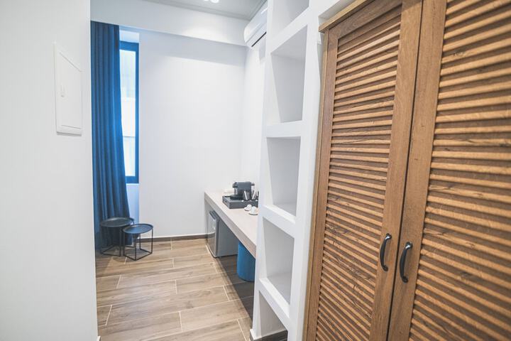 Room 10 of 37