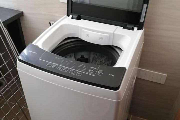Laundry 33 of 46