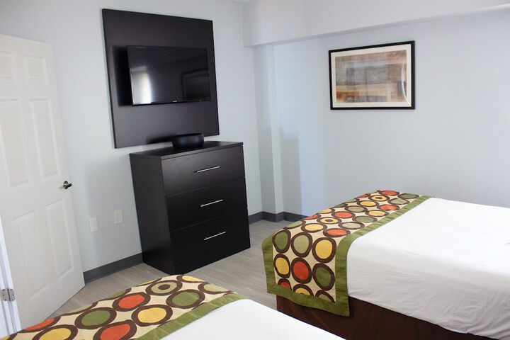Ocean Front Suite Lower Floor Sleeps 6 (25 of 28)