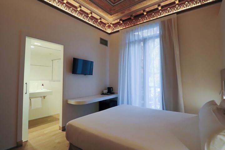 Room 8 of 70