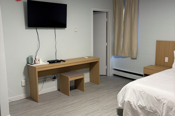Room 5 of 13