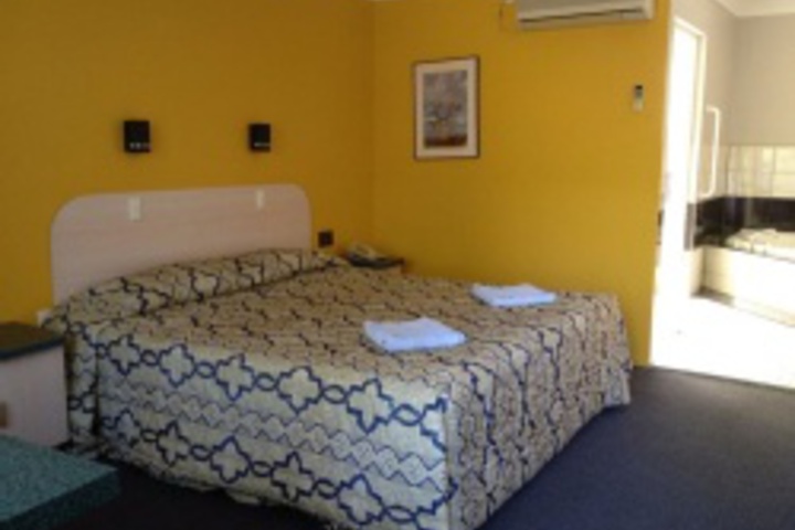 Room 43 of 144