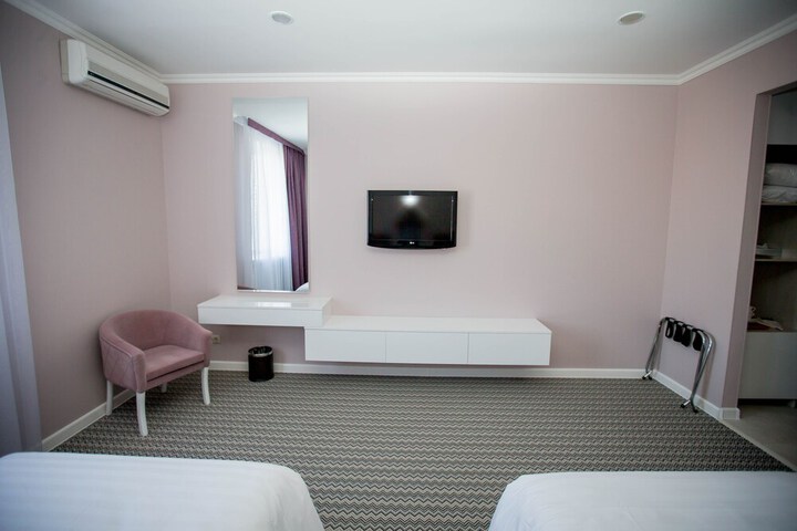 Room 10 of 29