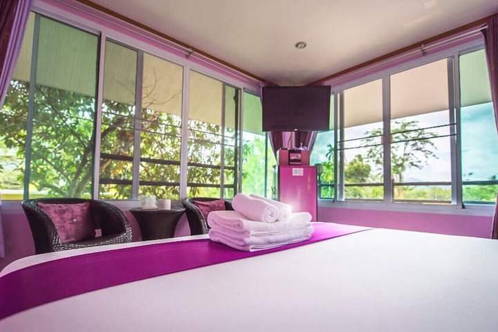 Room 4 of 65