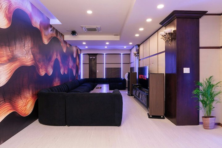 Room 3 of 12