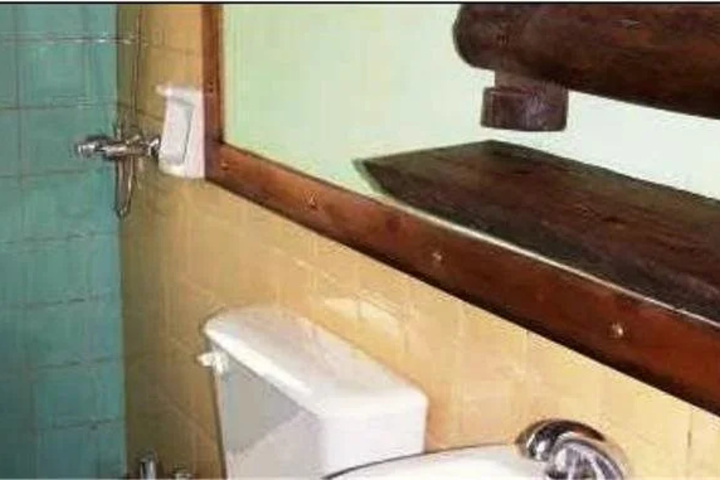 Room 4 of 10
