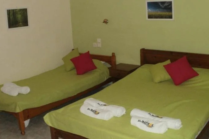 Room 5 of 9