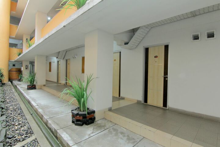 Ballroom/Hall 27 of 33