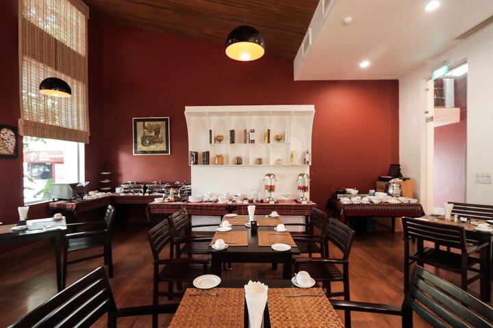 Dining 22 of 33
