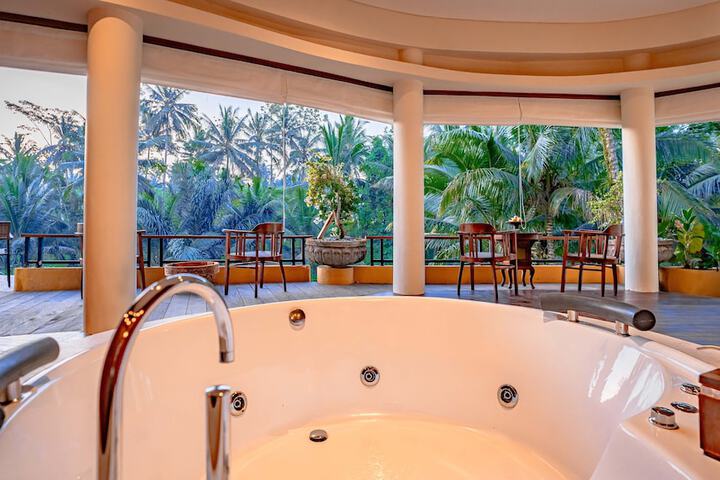 Hot Tub 102 of 171