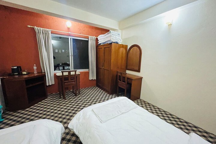 Room 6 of 34