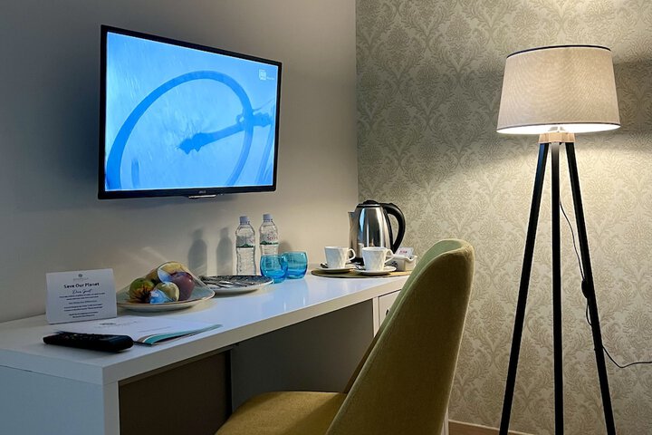 Room 11 of 38