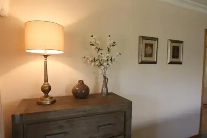 Room 4 of 10