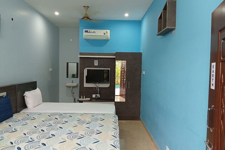 Room 6 of 35
