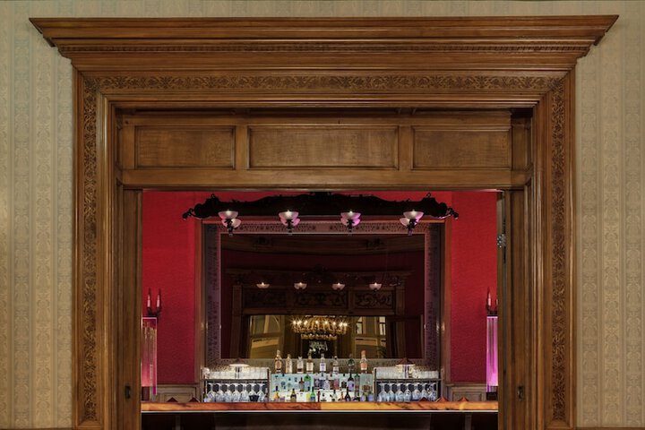 Lounge 61 of 75