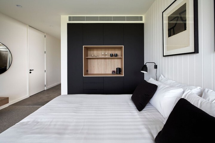 Room 11 of 60
