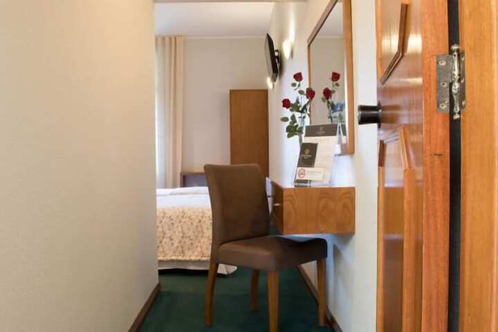 Room 12 of 63