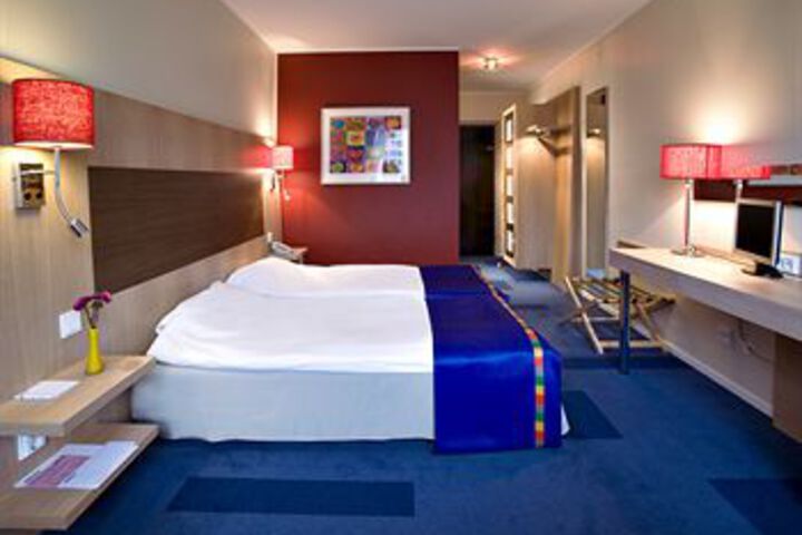 Room 44 of 75