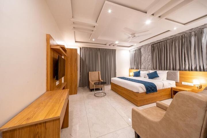 Room 8 of 10