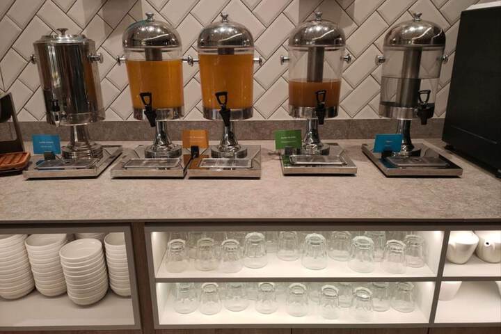 Breakfast/Coffee Service 40 of 68