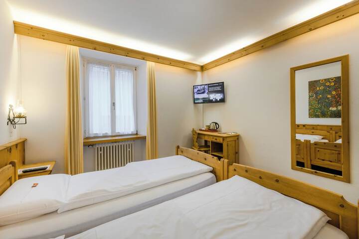 Room 3 of 25