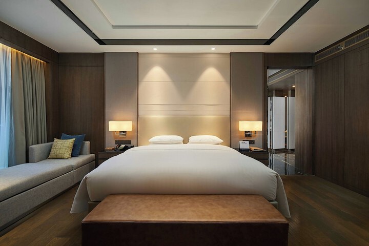Room 30 of 82
