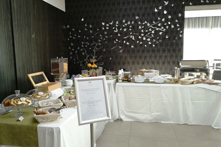 Dining 80 of 92