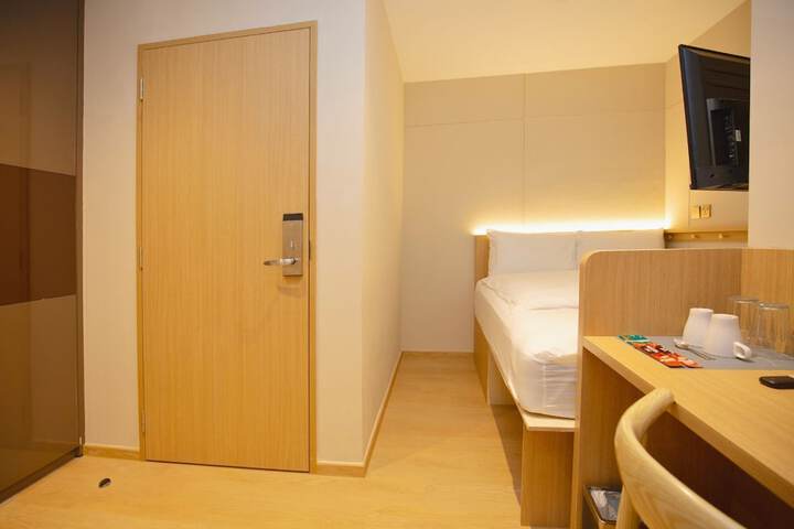 Room 17 of 42