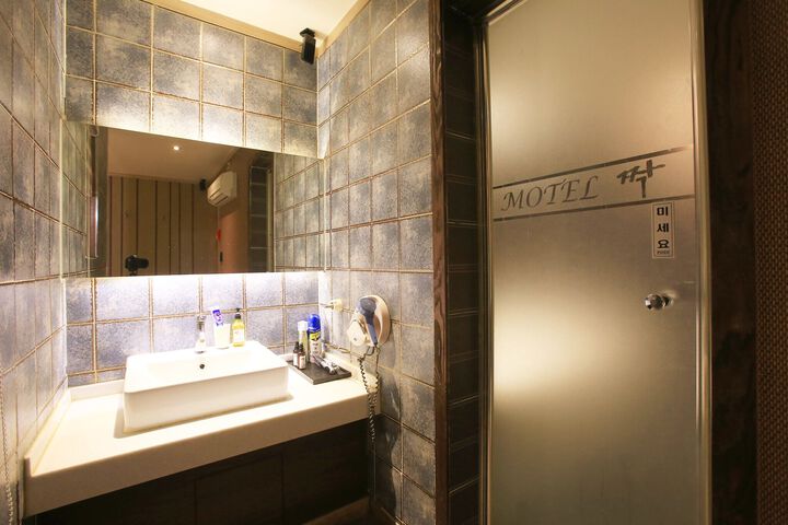 Room 43 of 121