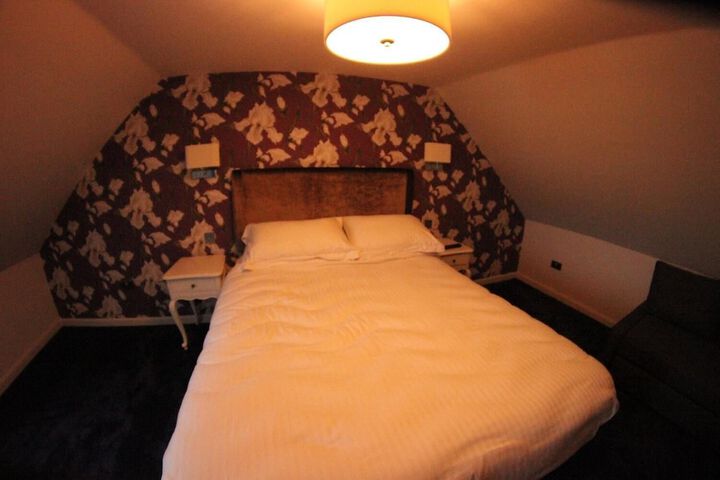 Room 8 of 32