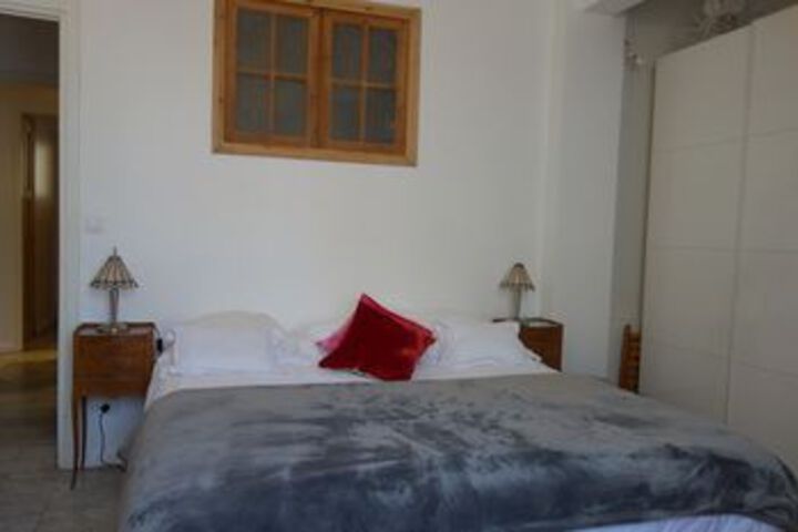Room 6 of 18