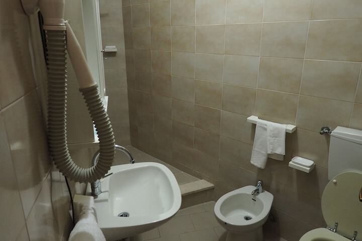 Room 15 of 19