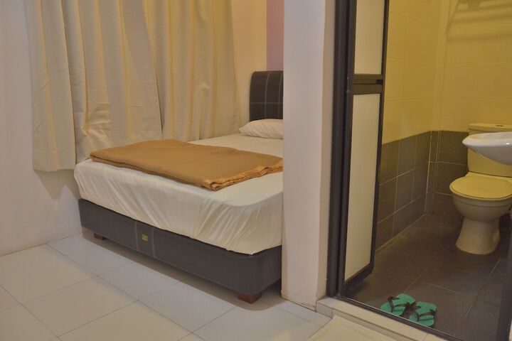 Room 15 of 34