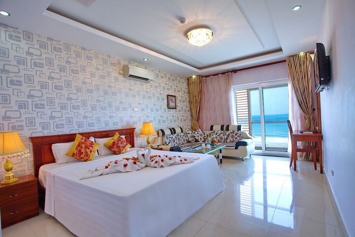 Room 28 of 90
