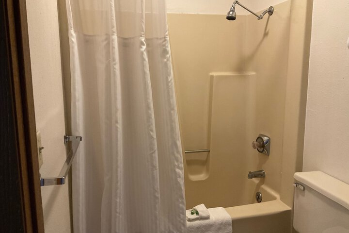 Room 12 of 28