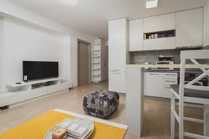 Room 7 of 10