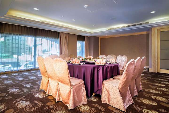 Ballroom/Hall 32 of 45