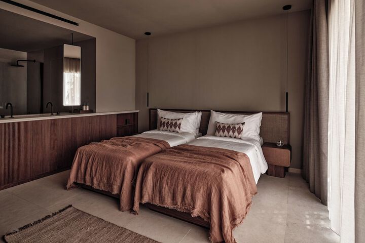 Room 38 of 225