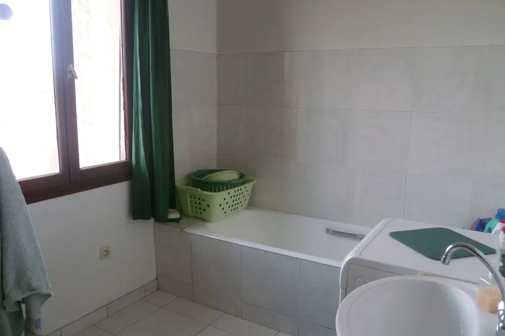 Room 4 of 6
