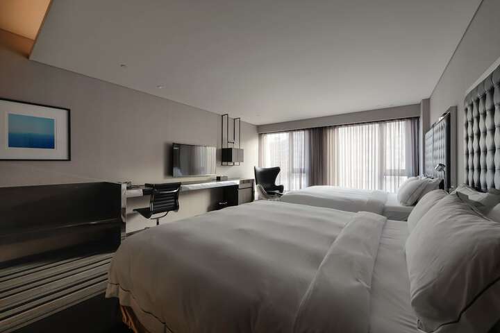 Room 51 of 82