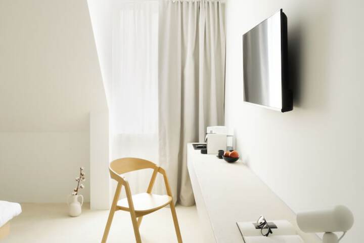 Room 12 of 38