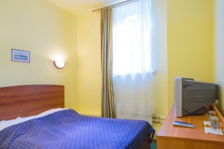 Room 9 of 111