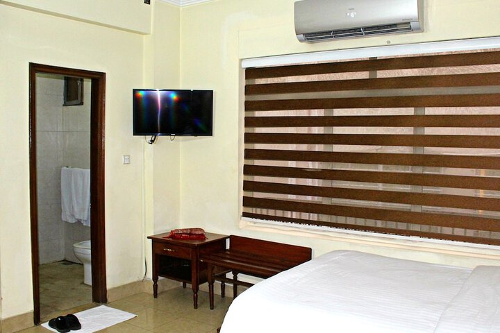 Room 6 of 47