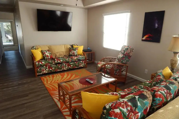 Room 4 of 13