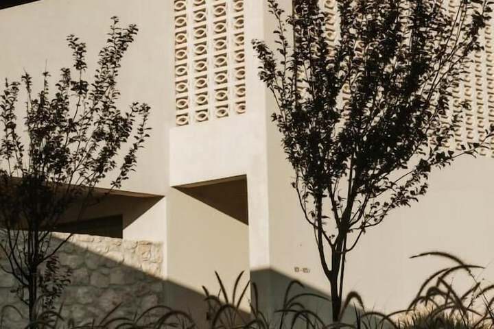 Hotel Exterior 11 of 14