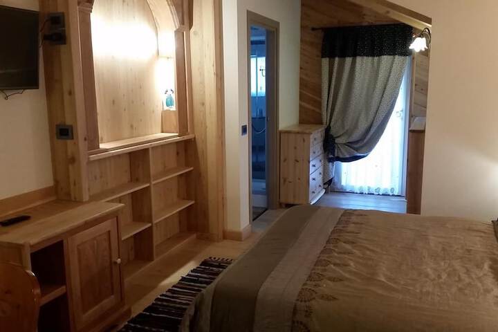 Room 14 of 33