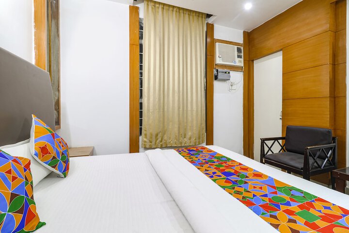 Room 17 of 28