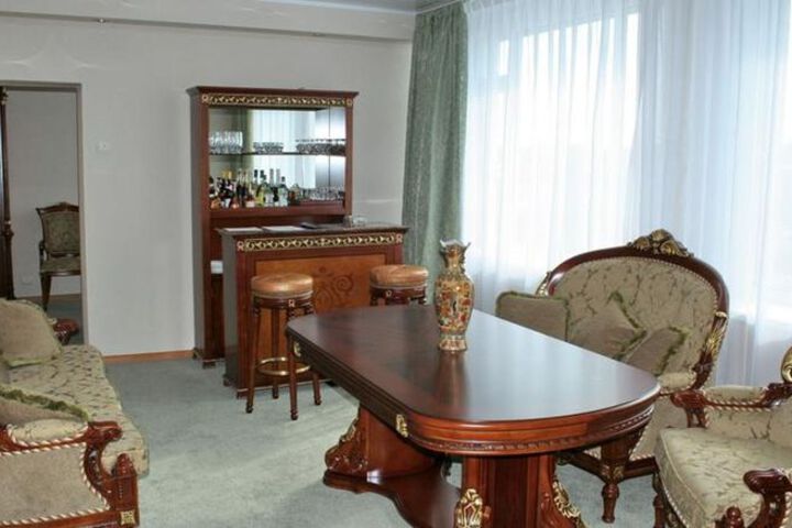 Room 5 of 10