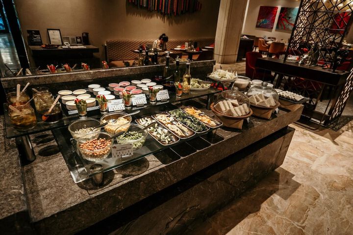 Dining 43 of 53