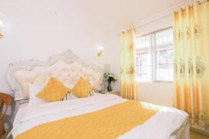 Room 5 of 6